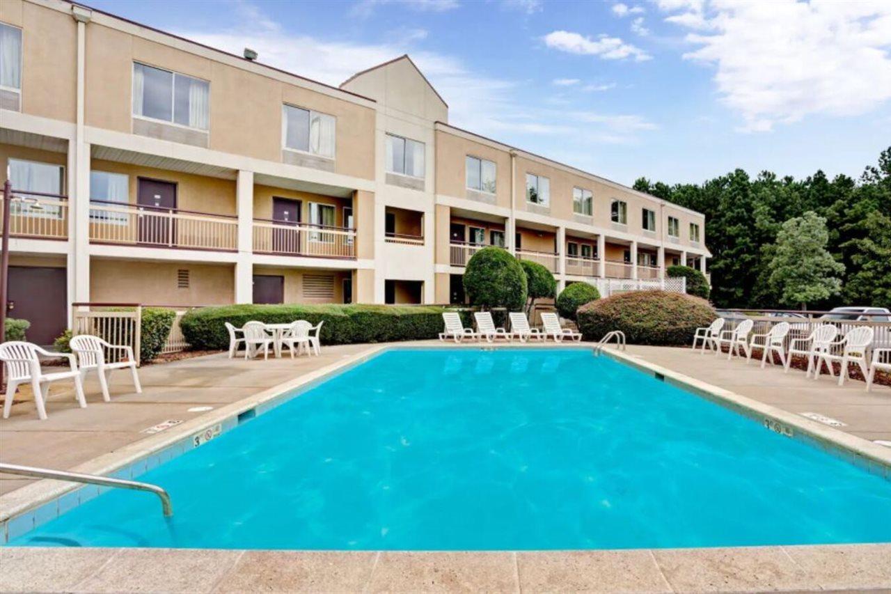 Days Inn By Wyndham Atlanta/Southlake/Мороу Екстериор снимка