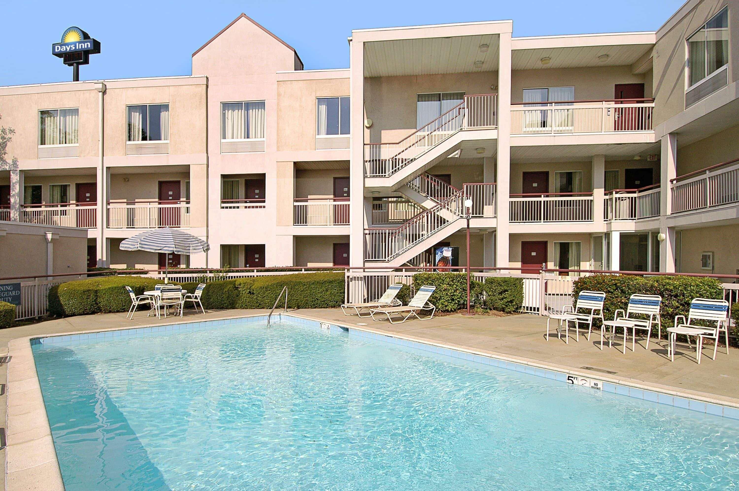 Days Inn By Wyndham Atlanta/Southlake/Мороу Екстериор снимка