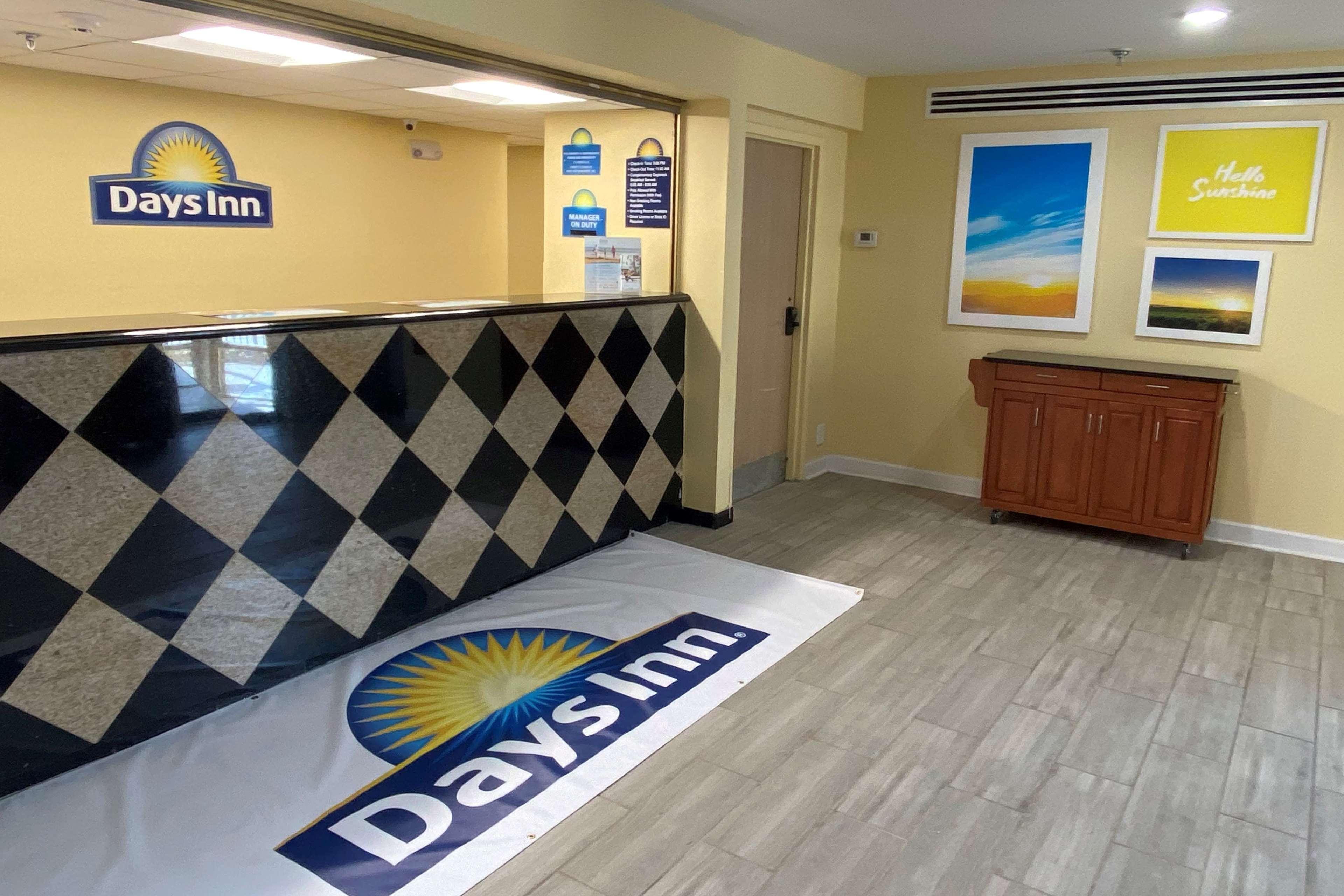 Days Inn By Wyndham Atlanta/Southlake/Мороу Екстериор снимка