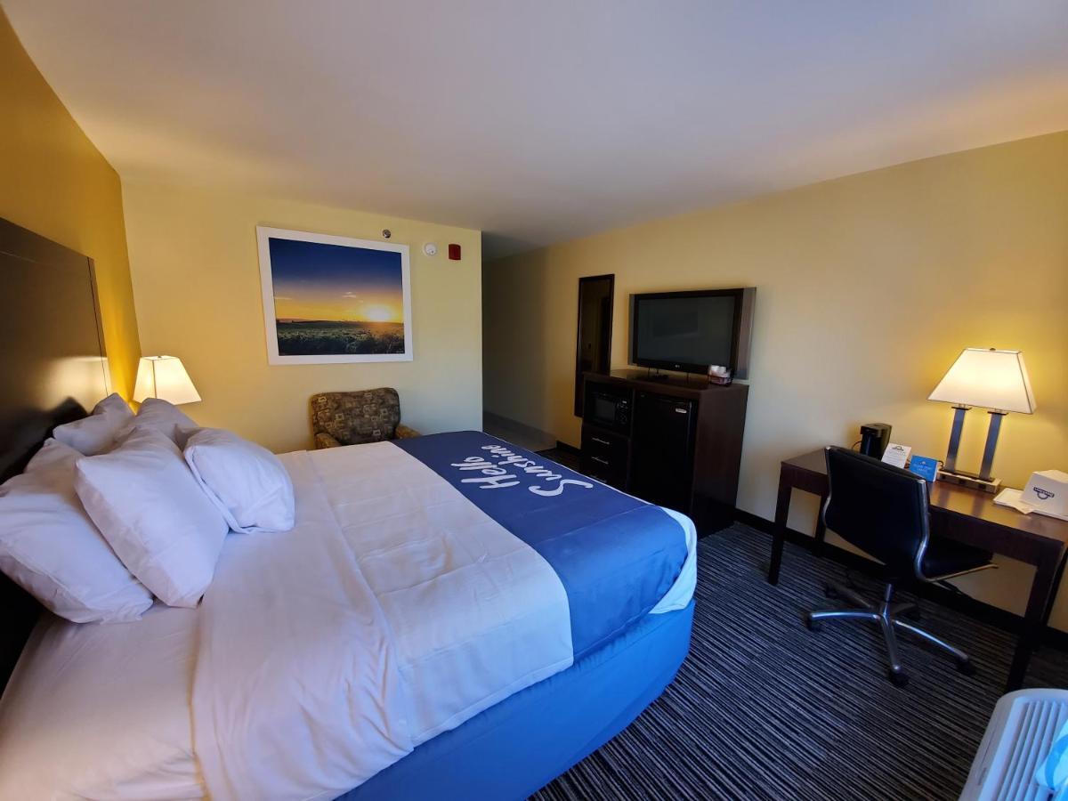 Days Inn By Wyndham Atlanta/Southlake/Мороу Екстериор снимка